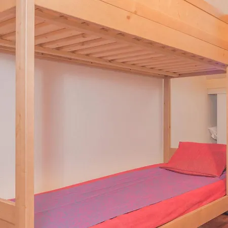 2 Pieces Avec Balcon Et Piscine - Fr-1-504-148 Vignec