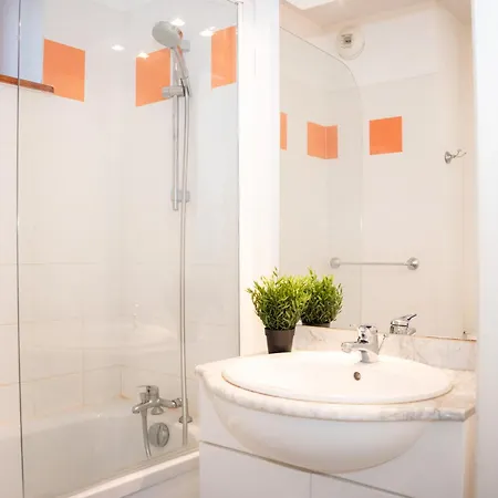 2 Pieces Avec Balcon Et Piscine - Fr-1-504-148 *