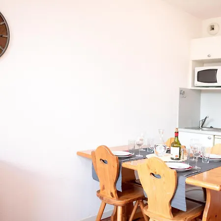 2 Pieces Avec Balcon Et Piscine - Fr-1-504-148